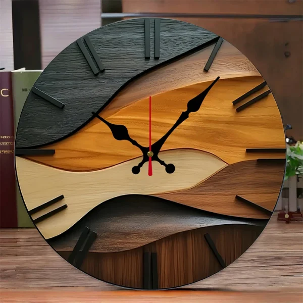 horloge murale en bois sculpté