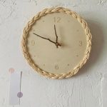 horloge en rotin naturel